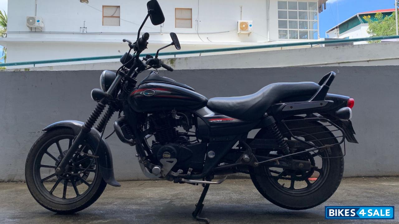 Black Bajaj Avenger Street 220