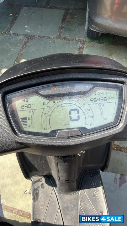 Black Aprilia SR 160 Carbon ABS