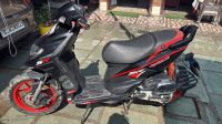 Black Aprilia SR 160 Carbon ABS