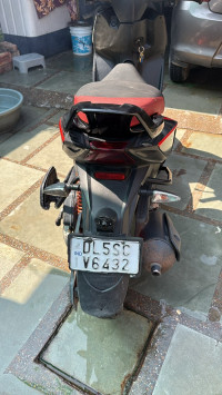 Black Aprilia SR 160 Carbon ABS