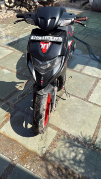 Black Aprilia SR 160 Carbon ABS