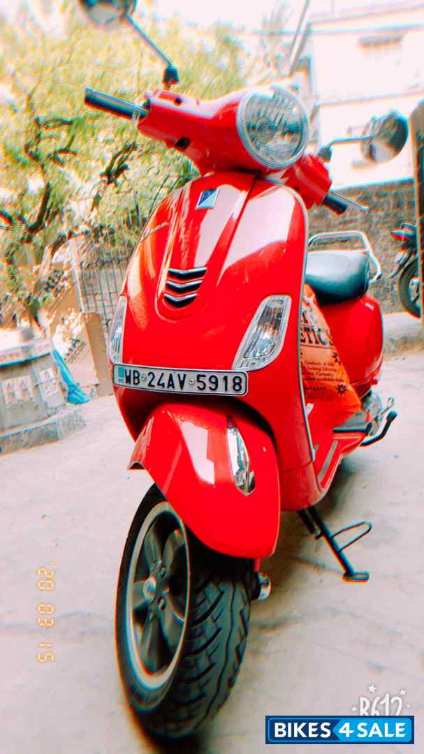 Red Vespa VXL 125