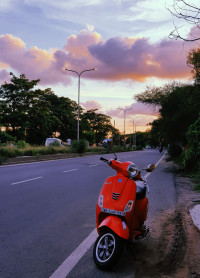Red Vespa VXL 125
