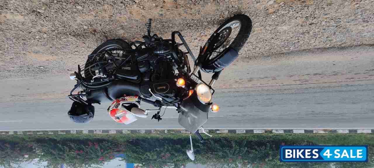 Black Benelli Imperiale 400 BS6