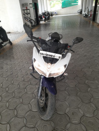 White Yamaha Fazer FI V2