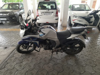 White Yamaha Fazer FI V2