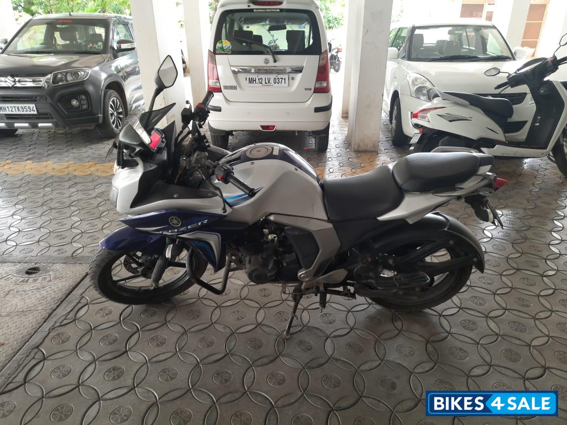 White Yamaha Fazer FI V2