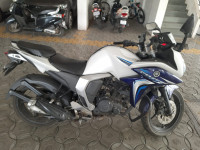 White Yamaha Fazer FI V2