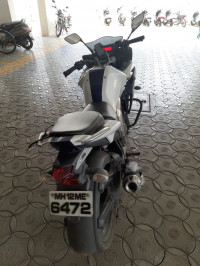 White Yamaha Fazer FI V2