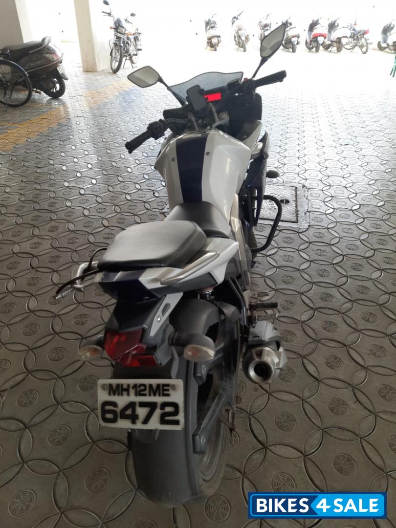 White Yamaha Fazer FI V2