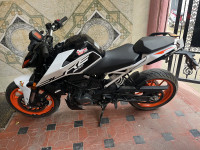 White KTM Duke 200 2020