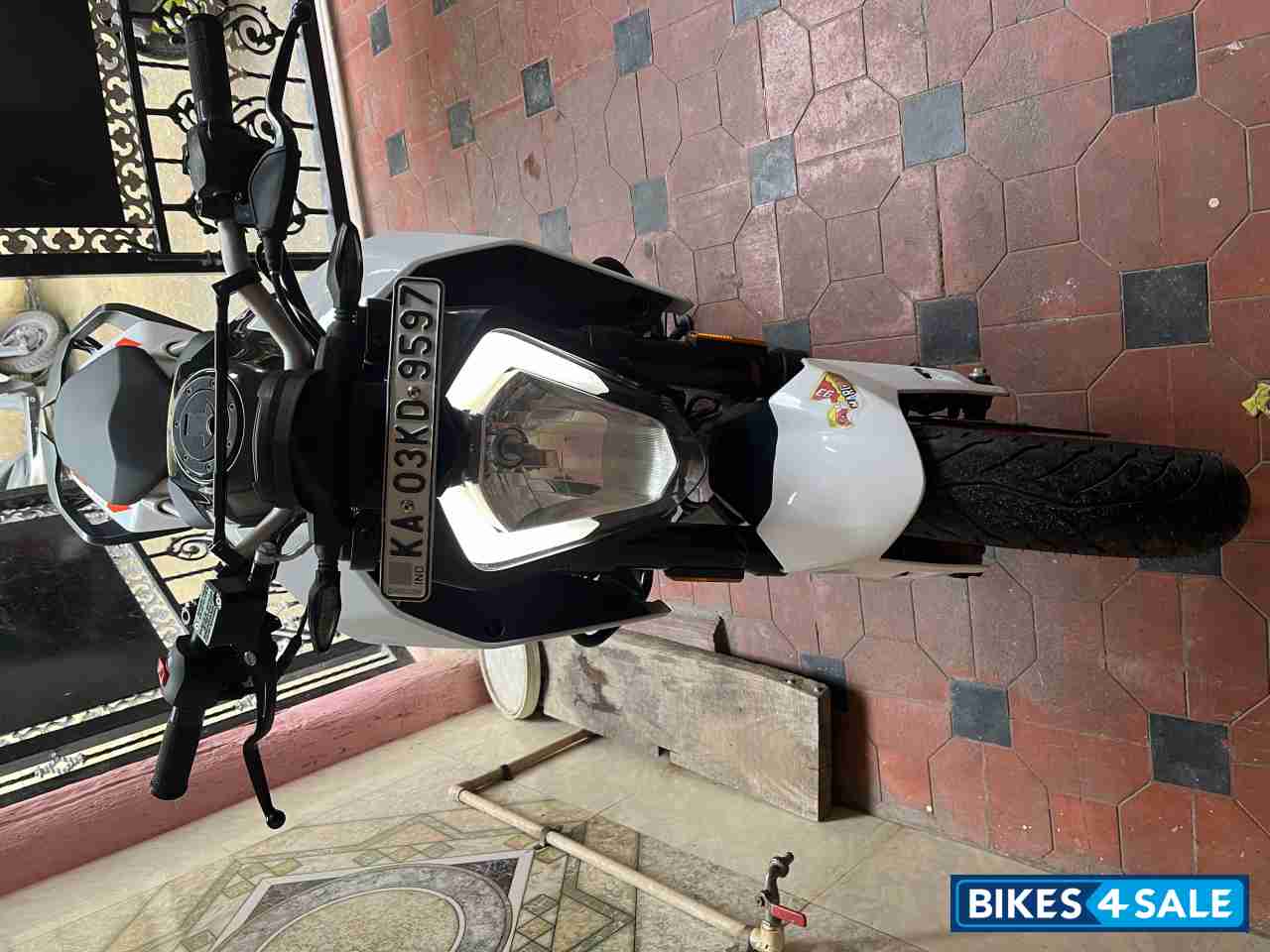 White KTM Duke 200 2020