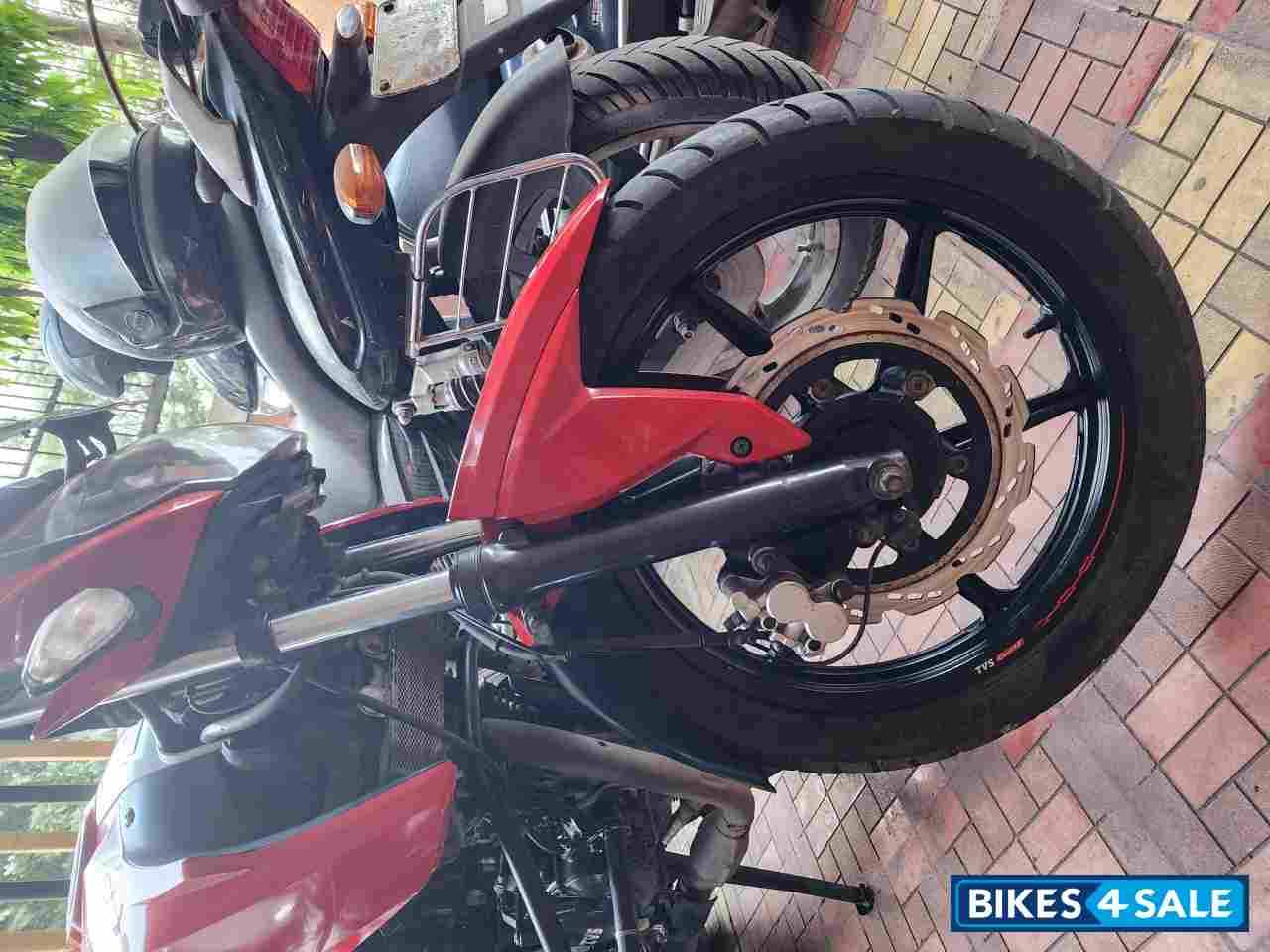 Red TVS Apache RTR 160 4V