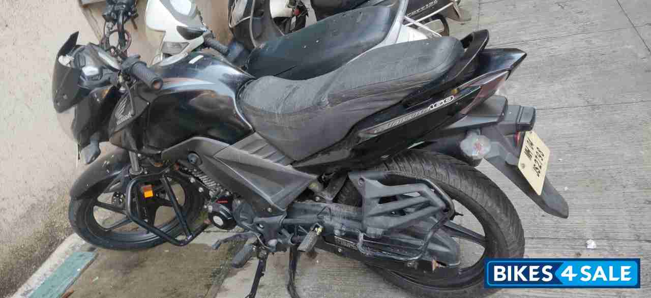 Black Honda CB Unicorn 160