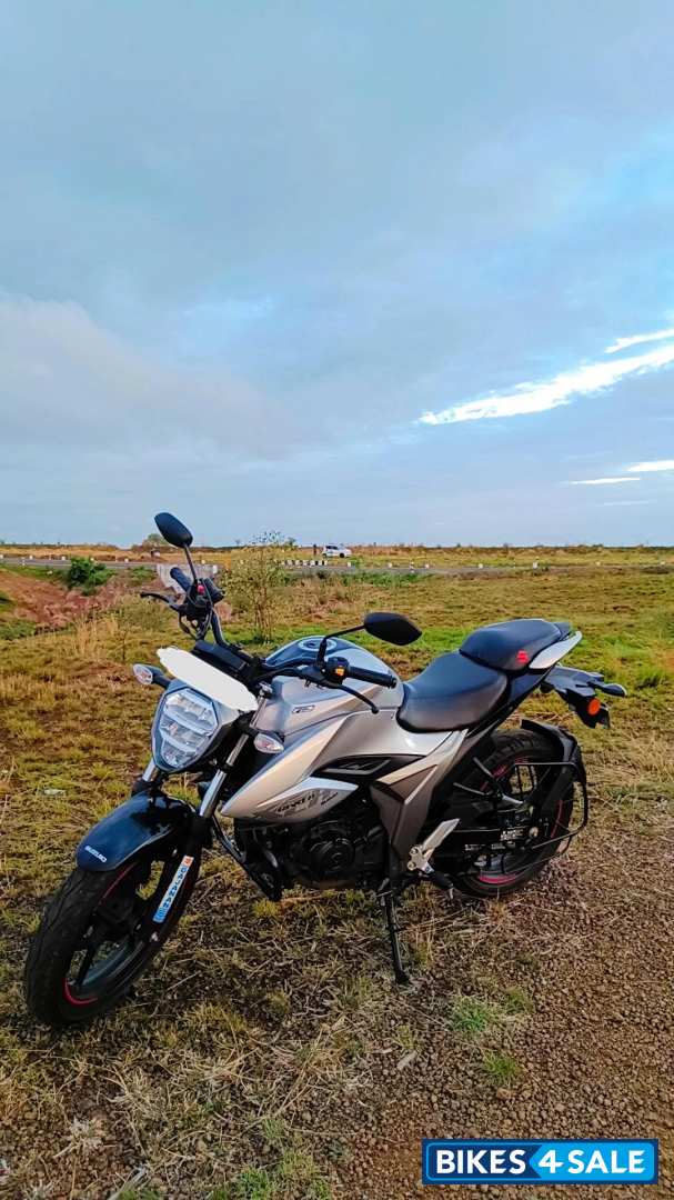 Grey Suzuki Gixxer BS6