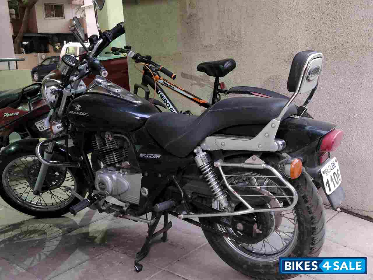 Bajaj Avenger 220 DTS-i