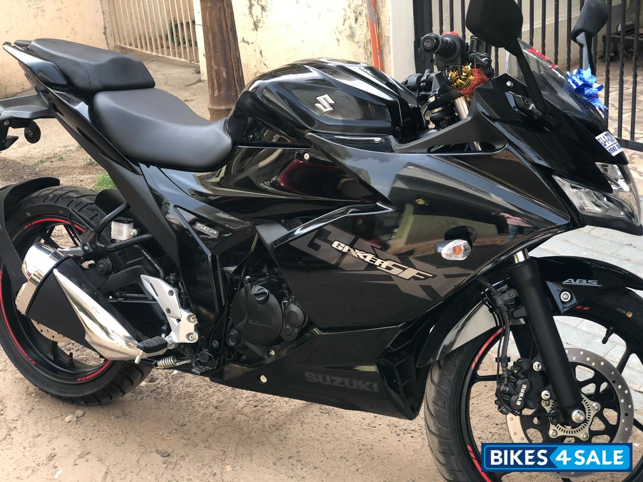Sparkling Black Suzuki Gixxer SF BS6