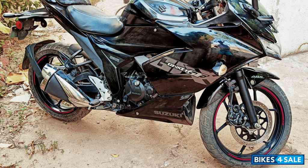 Sparkling Black Suzuki Gixxer SF BS6
