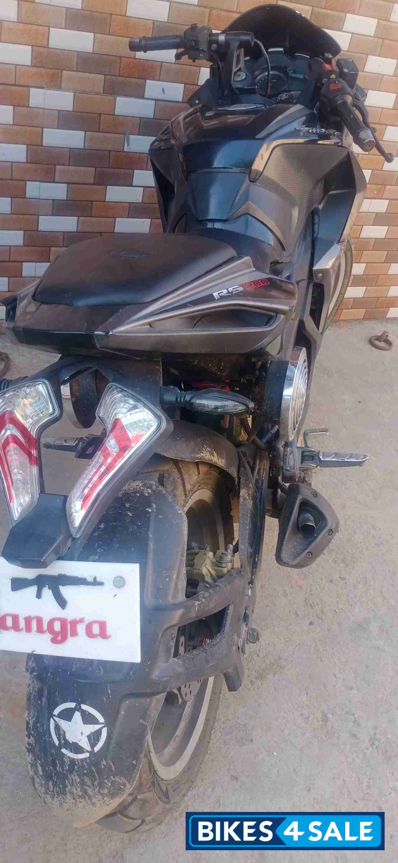 Black Bajaj Pulsar RS 200