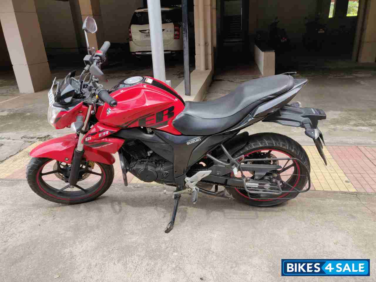 Red Suzuki Gixxer 150