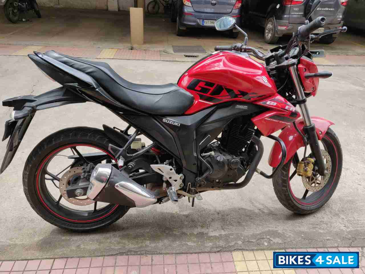 Red Suzuki Gixxer 150