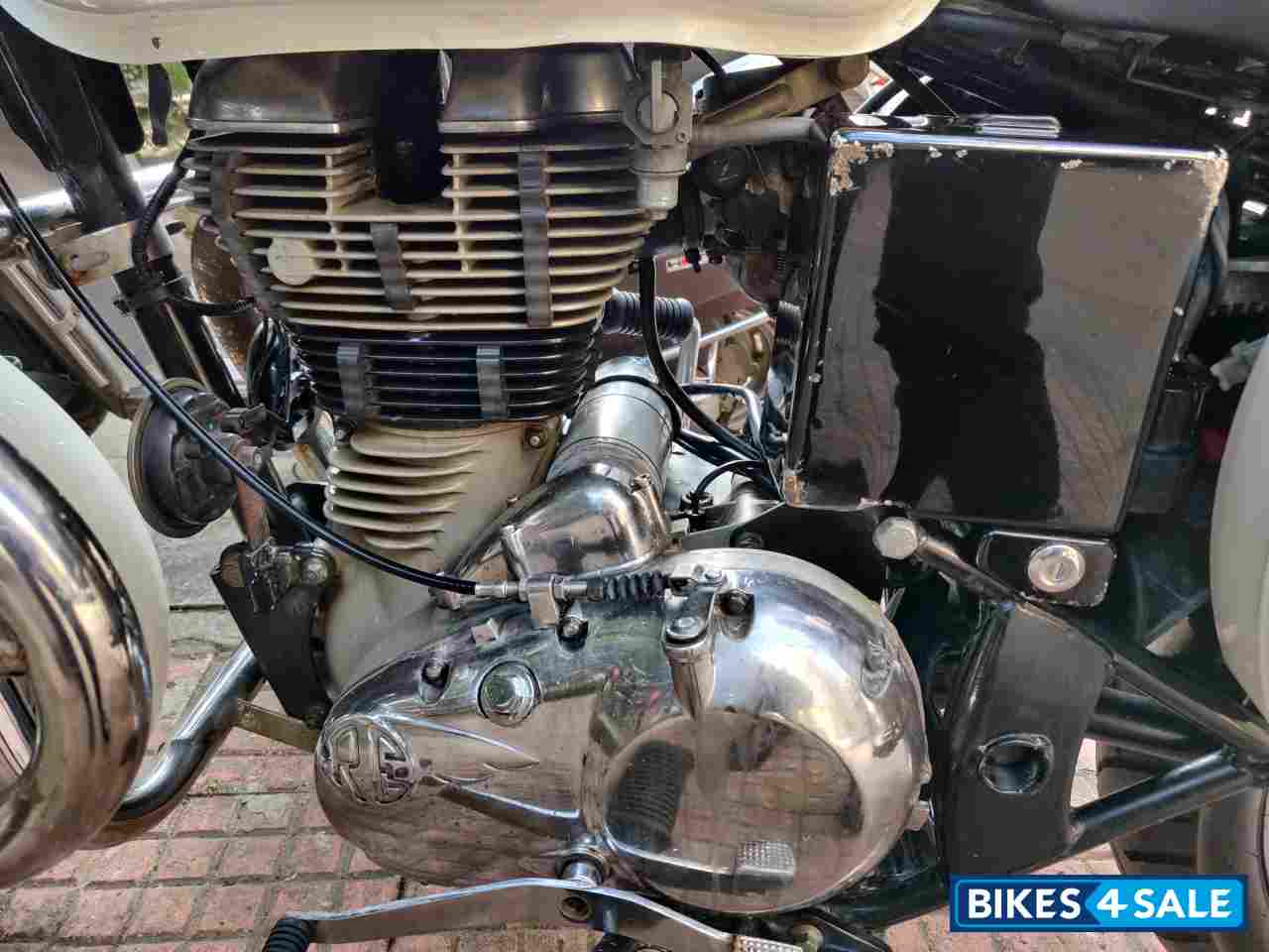 White Royal Enfield Classic 350