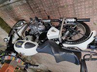 White Royal Enfield Classic 350