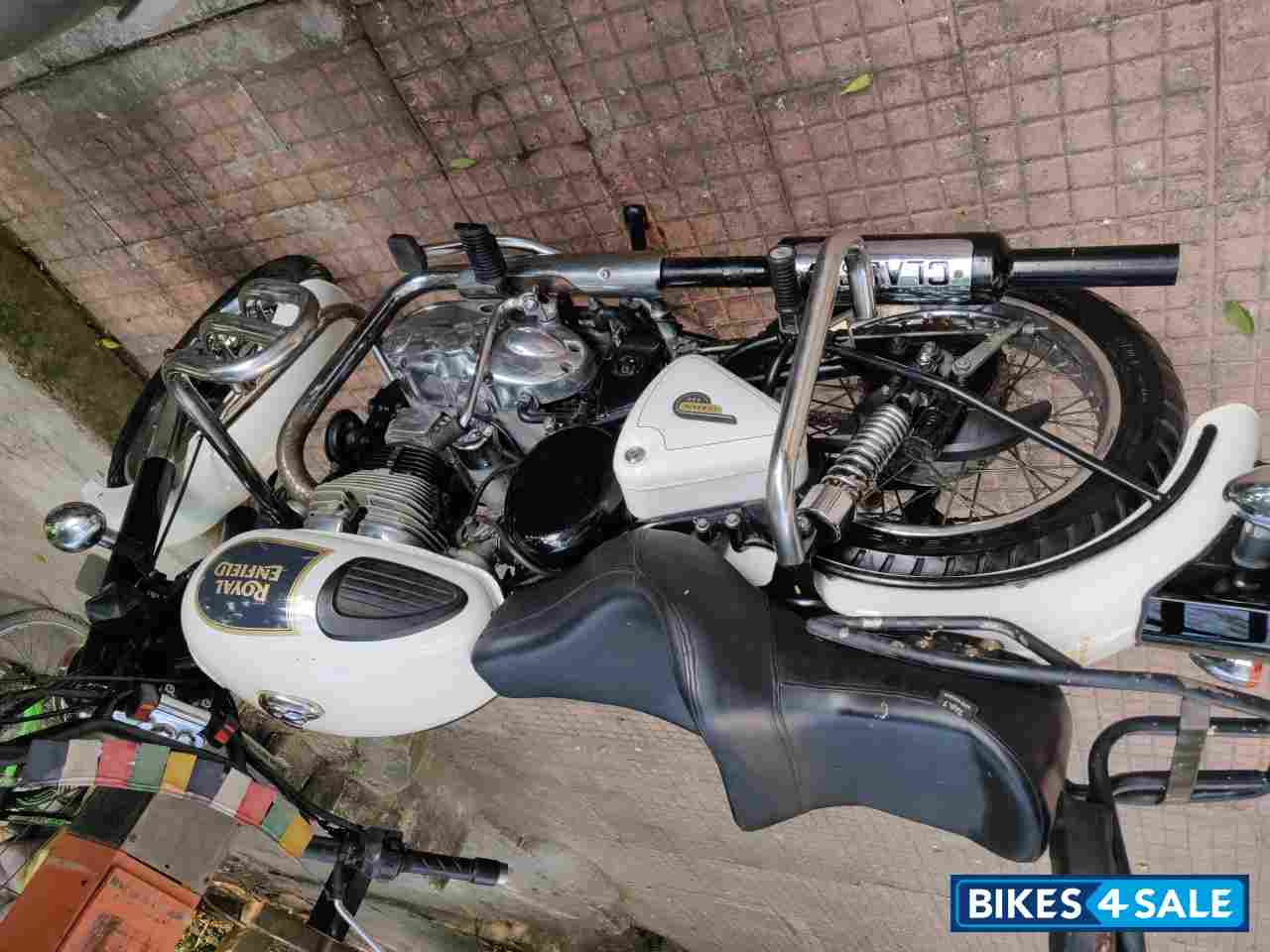 White Royal Enfield Classic 350