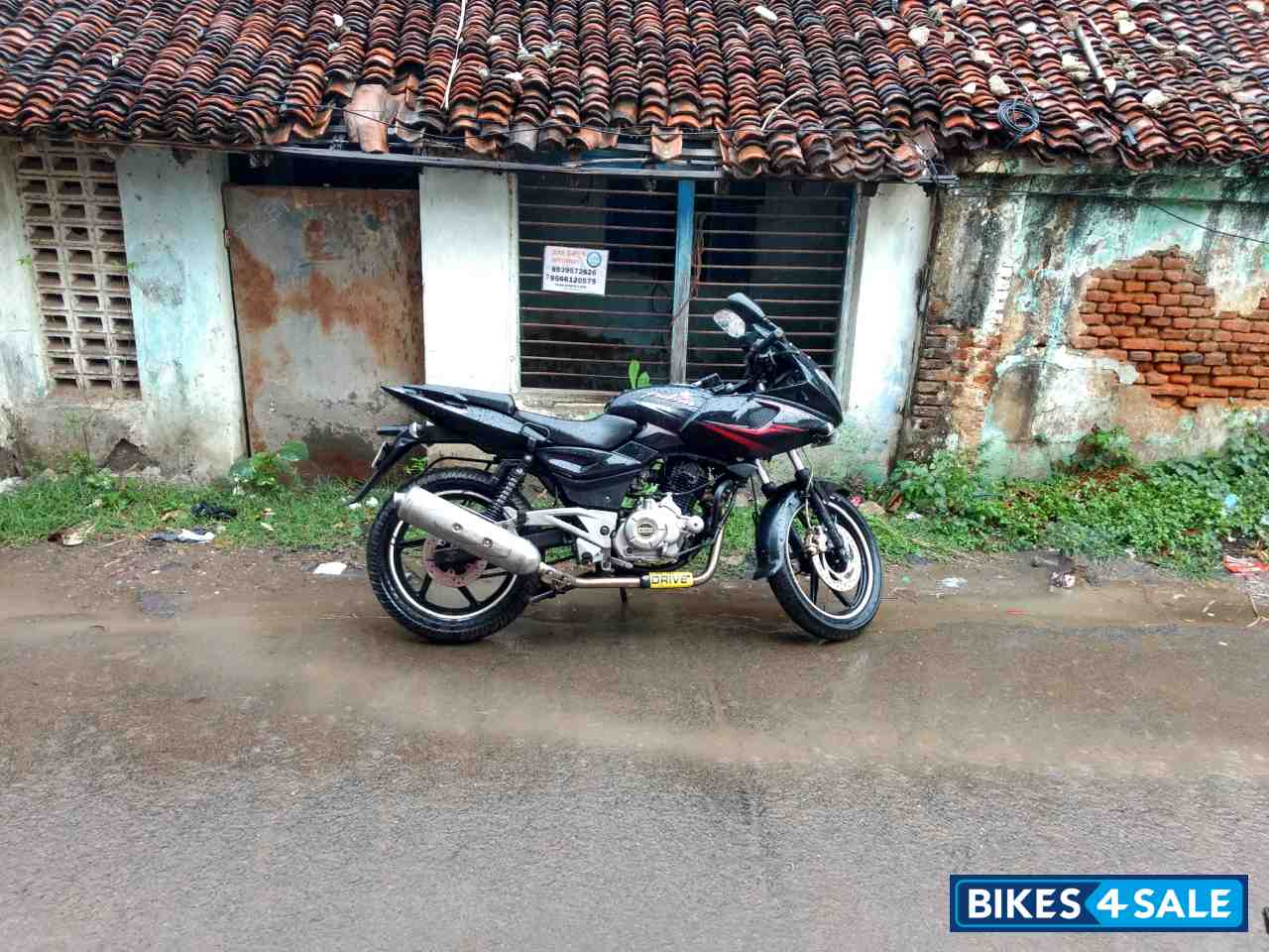 Bajaj Pulsar 220F