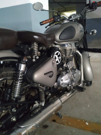 Gunmetal Grey Royal Enfield Classic Gunmetal Grey