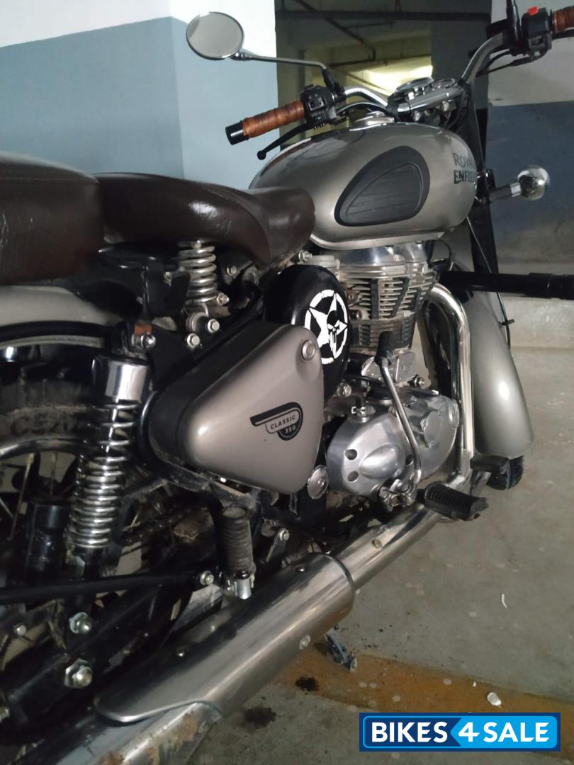 Gunmetal Grey Royal Enfield Classic Gunmetal Grey