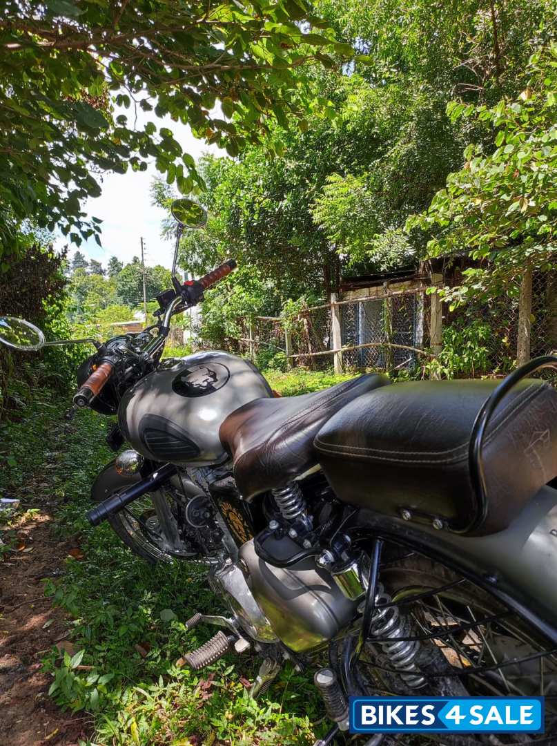 Gunmetal Grey Royal Enfield Classic Gunmetal Grey