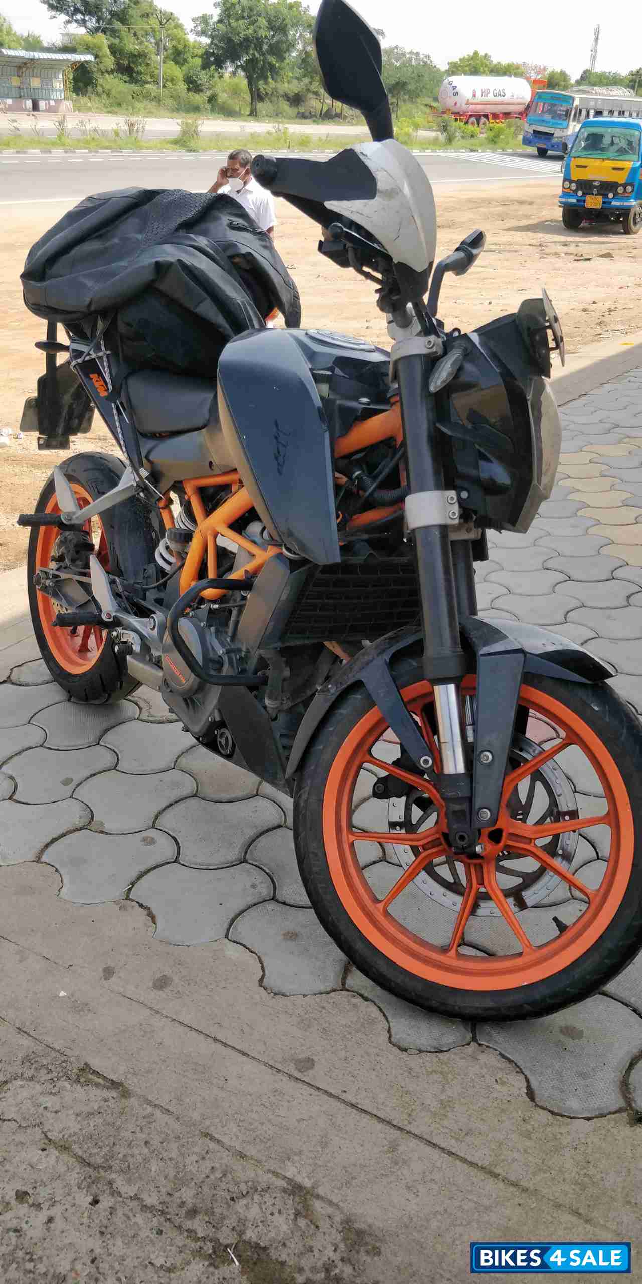 Black KTM Duke 390