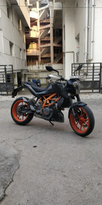 Black KTM Duke 390
