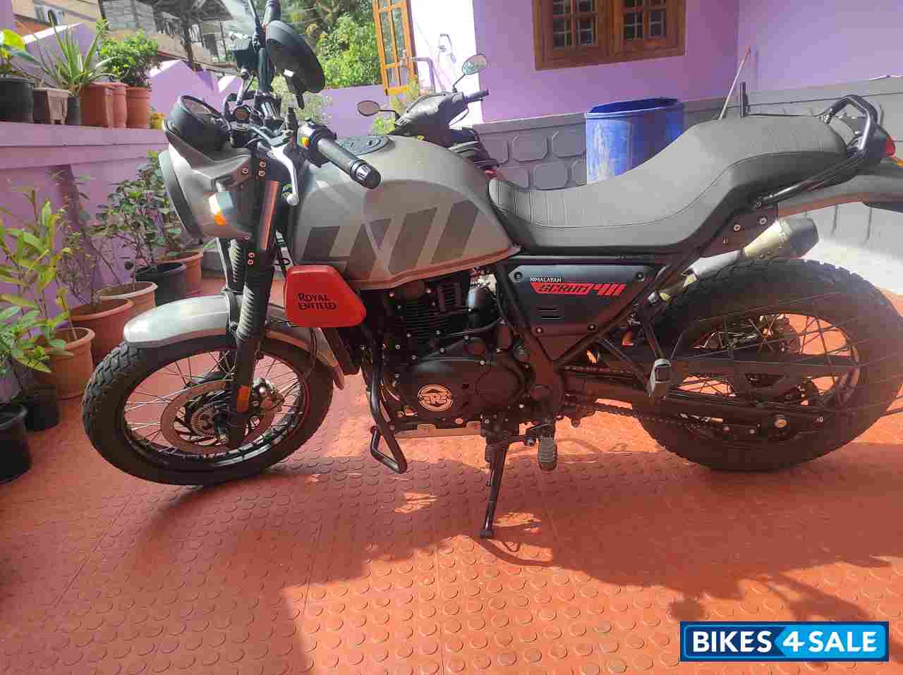 Graphite Red Royal Enfield Scram 411