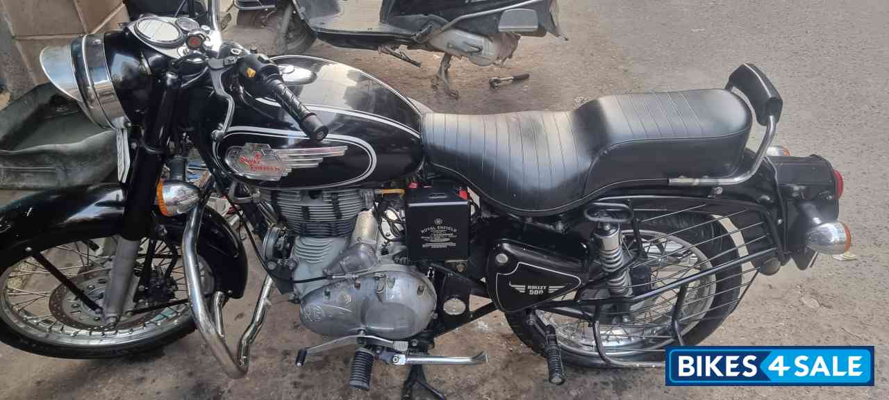 Black Royal Enfield Bullet Standard 500