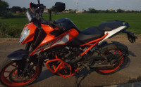 Orange KTM Duke 250
