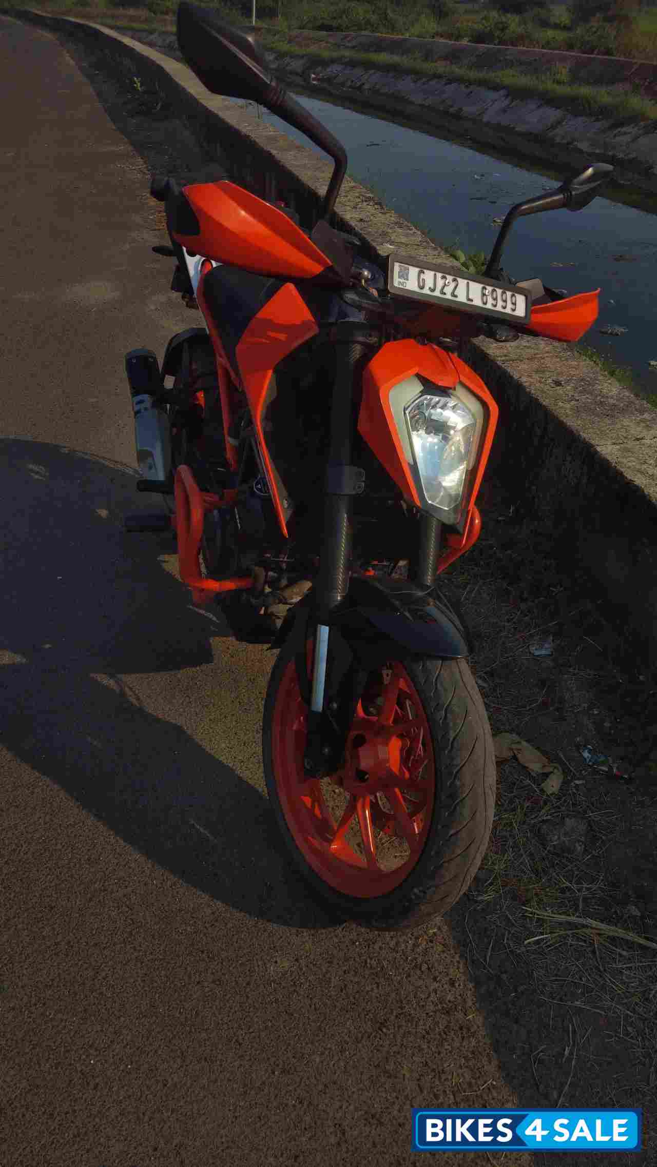 Orange KTM Duke 250