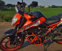 Orange KTM Duke 250