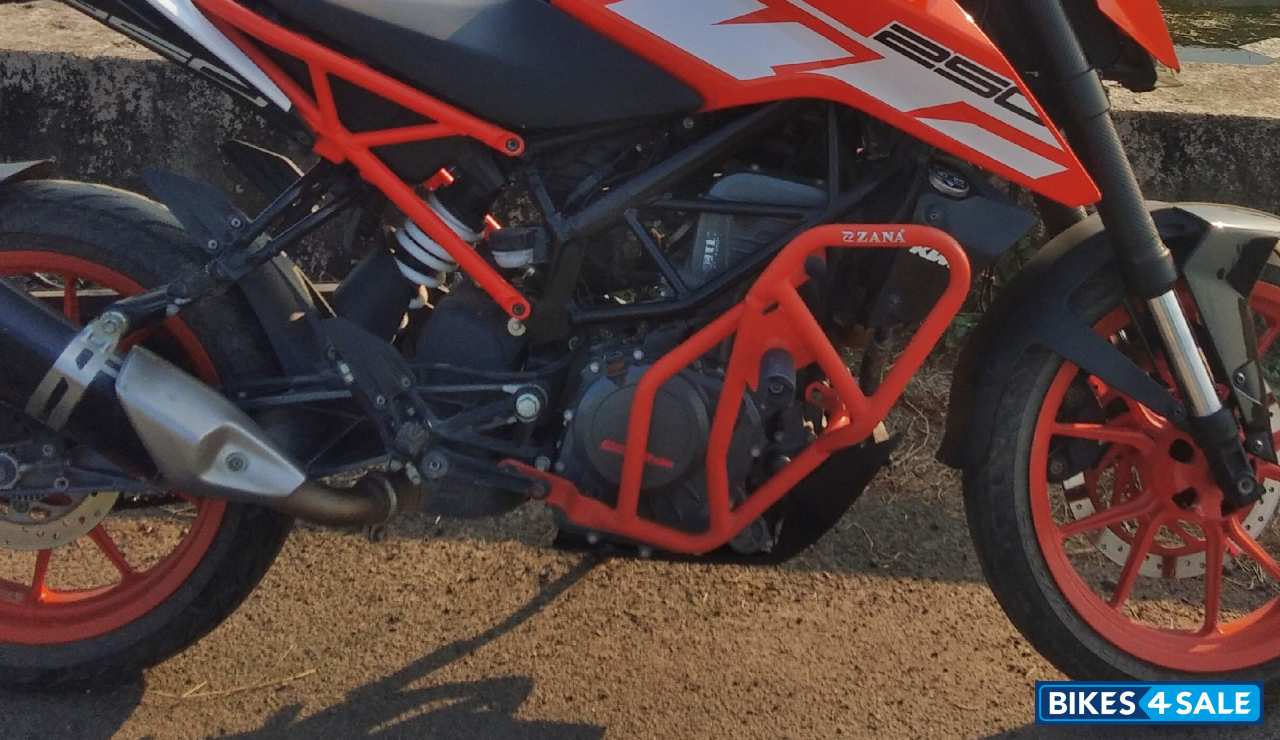 Orange KTM Duke 250