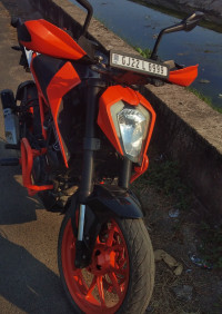 Orange KTM Duke 250