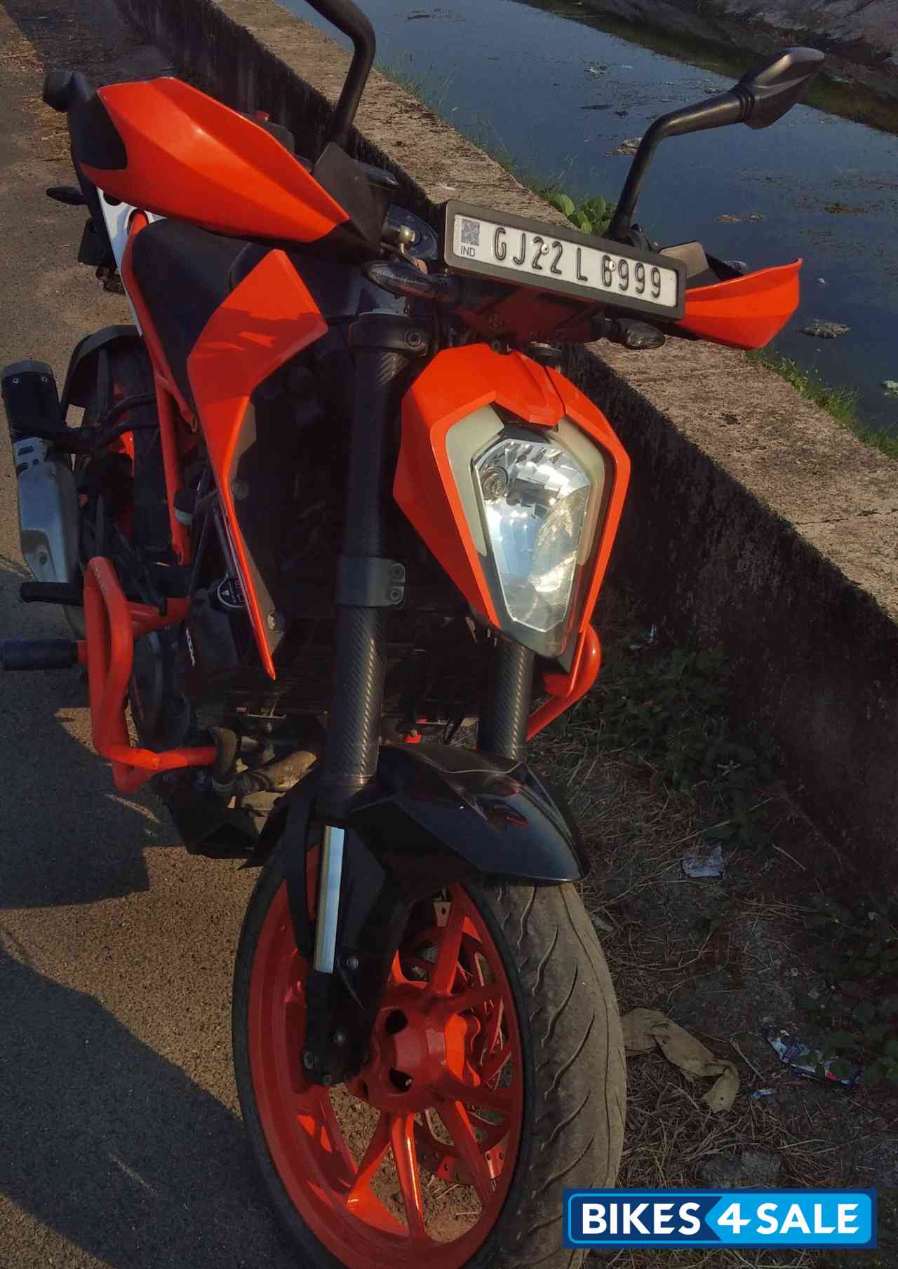 Orange KTM Duke 250