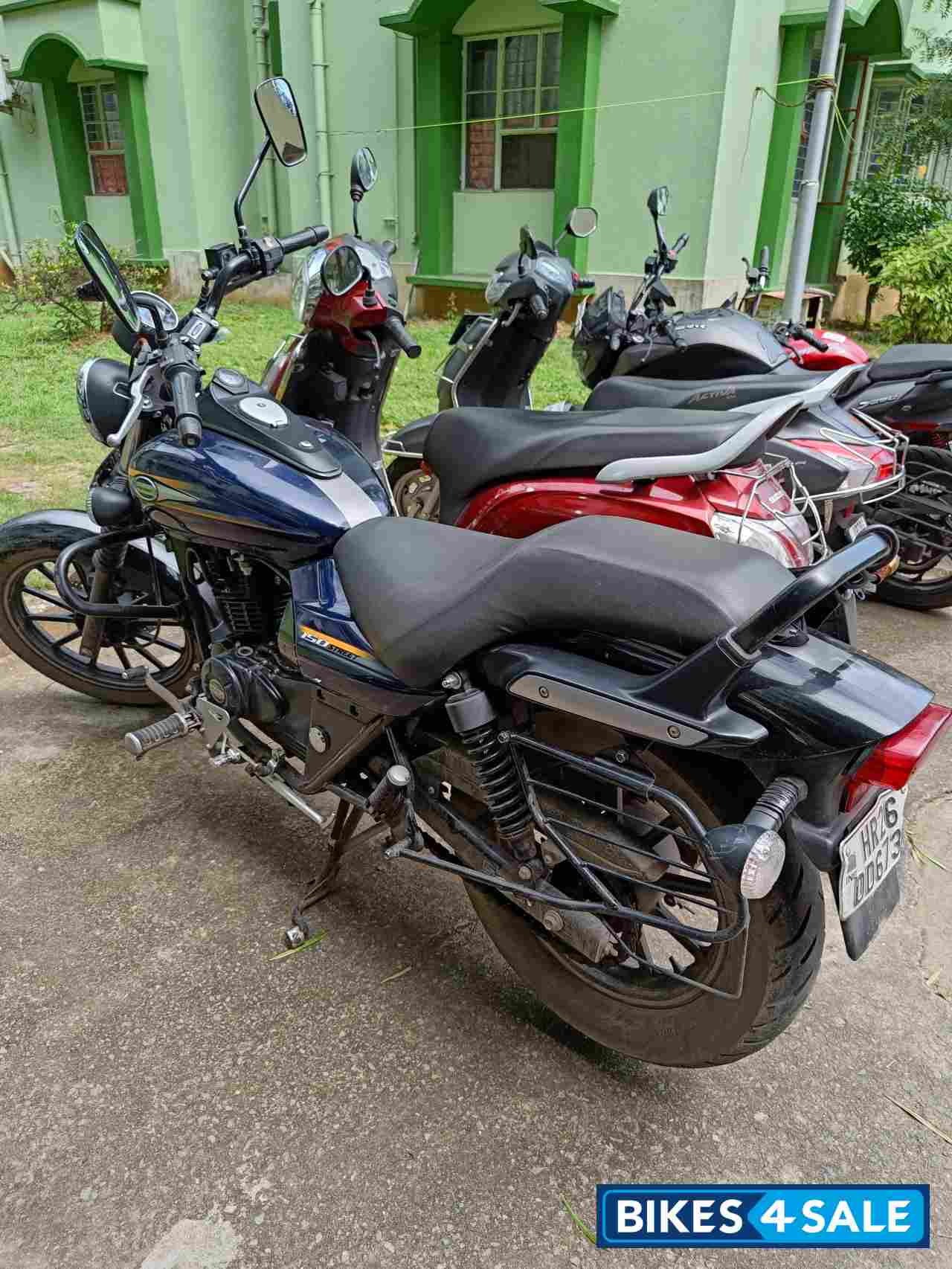Blue Bajaj Avenger Street 150