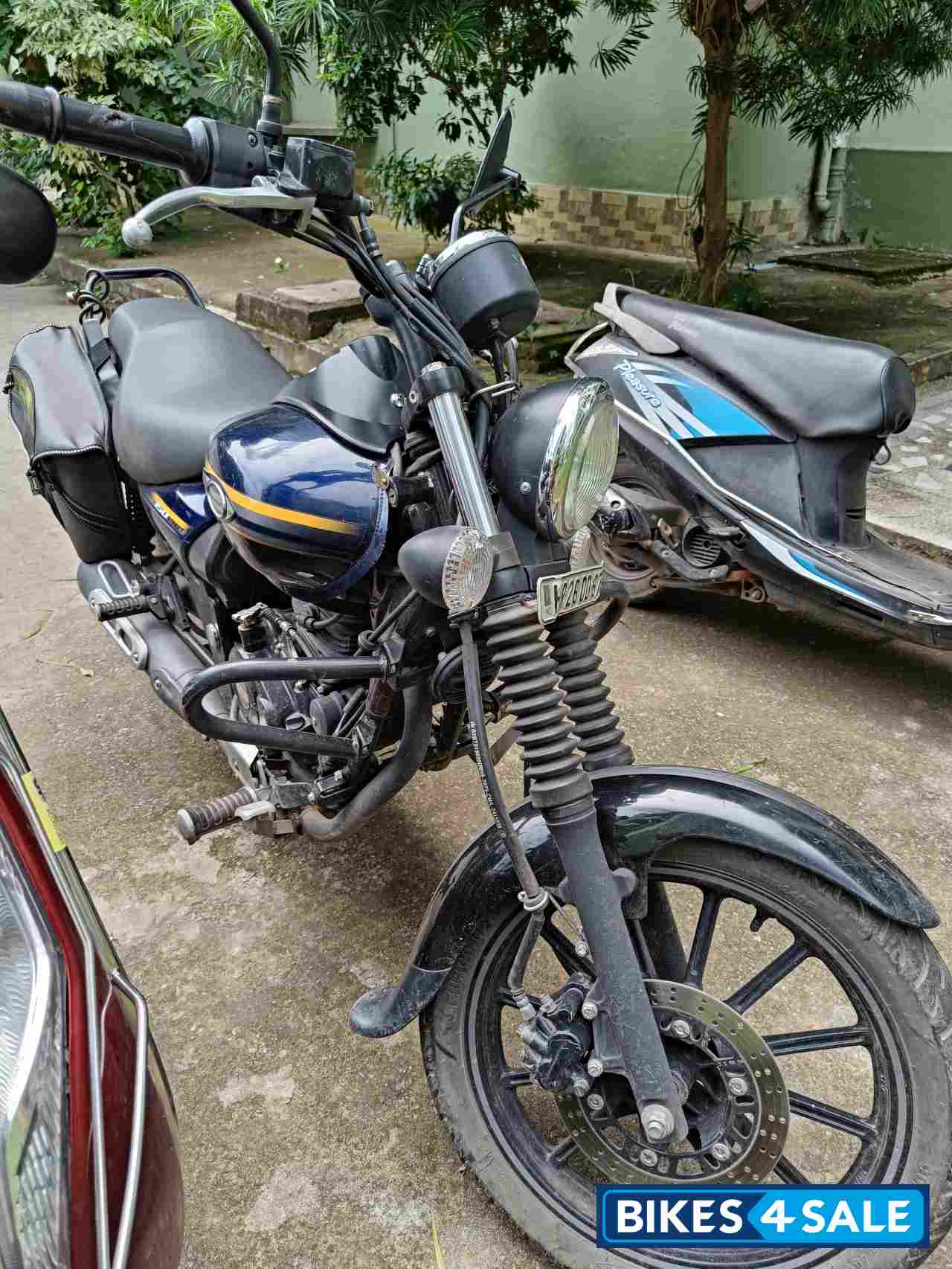 Blue Bajaj Avenger Street 150