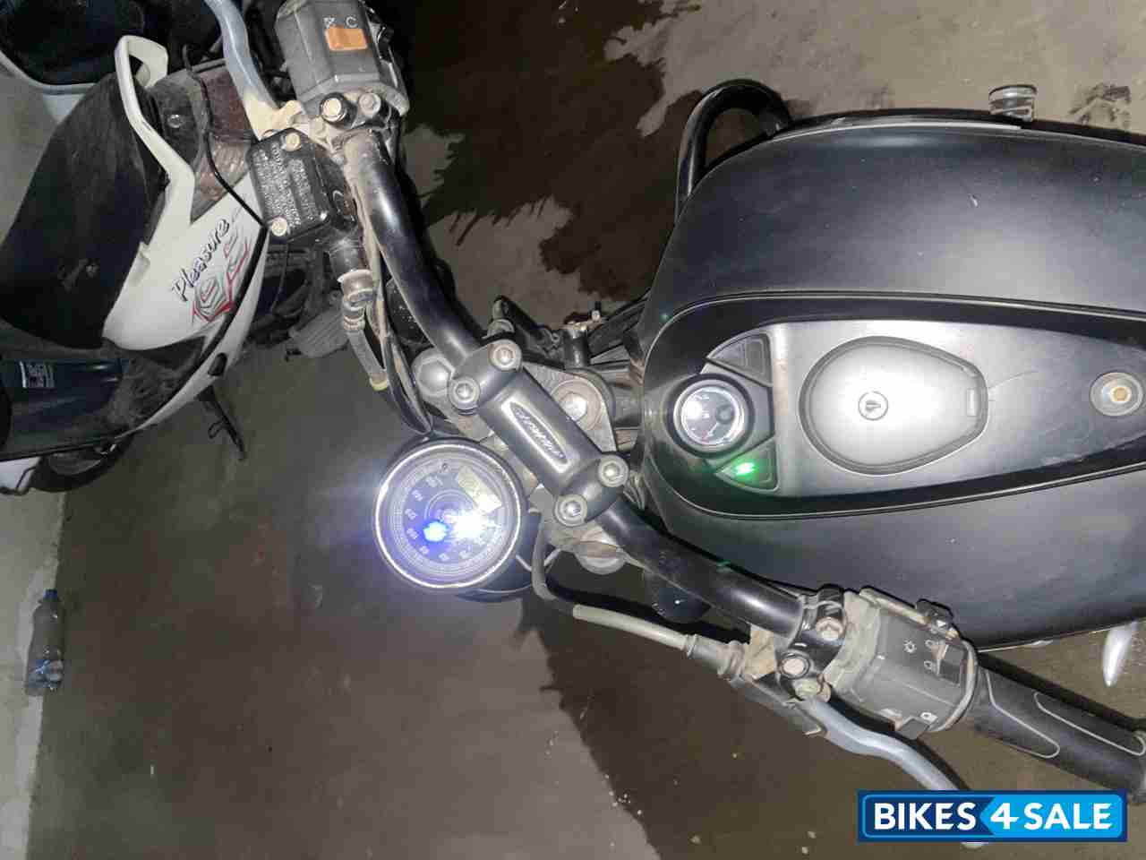 Black Bajaj Avenger Street 220