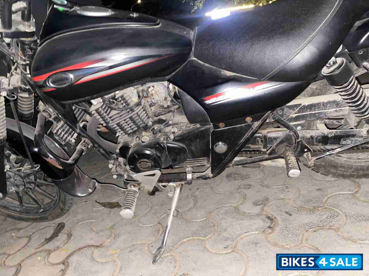 Black Bajaj Avenger Street 220