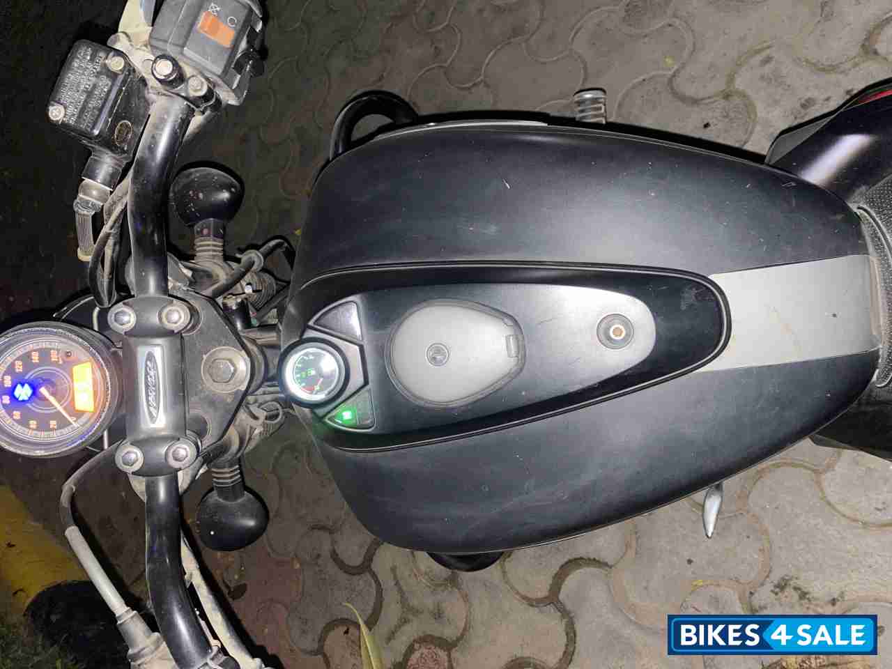 Black Bajaj Avenger Street 220