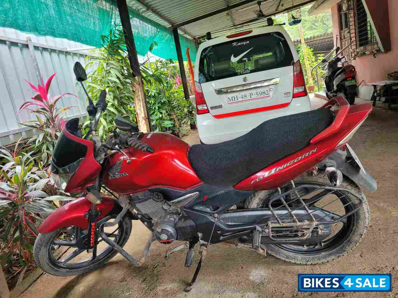 Red Honda CB Unicorn