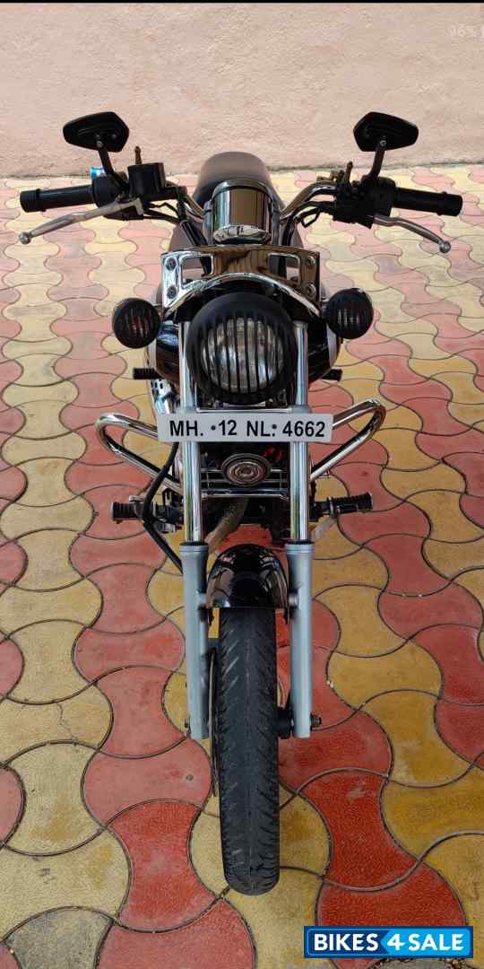 Black Bajaj Avenger Cruise 220