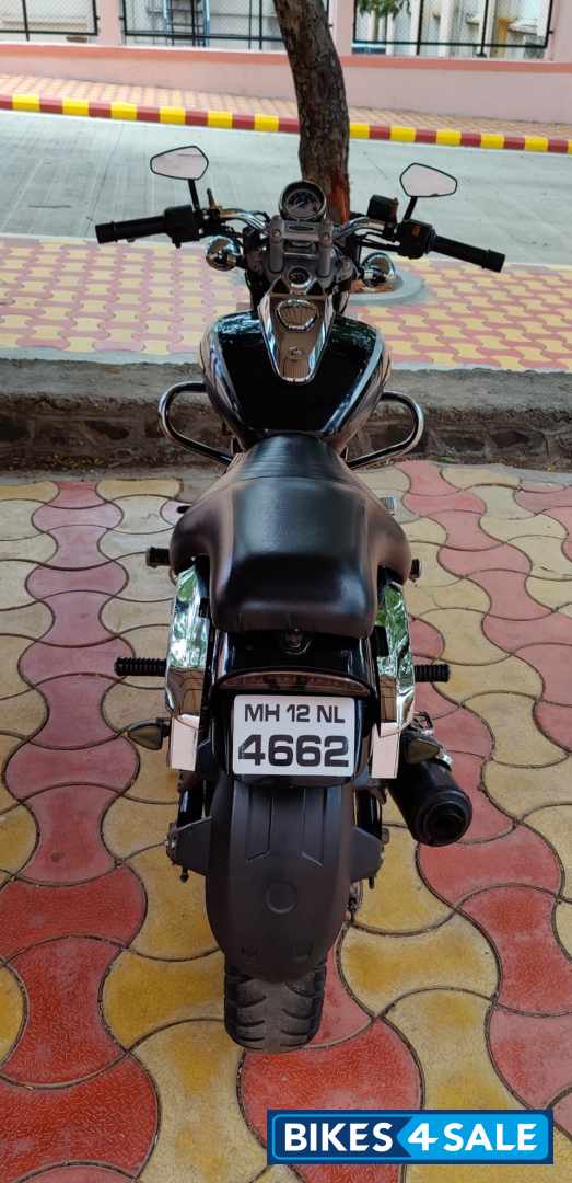 Black Bajaj Avenger Cruise 220